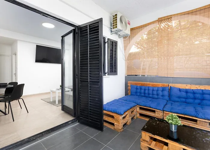 Val Pensiune Malinska